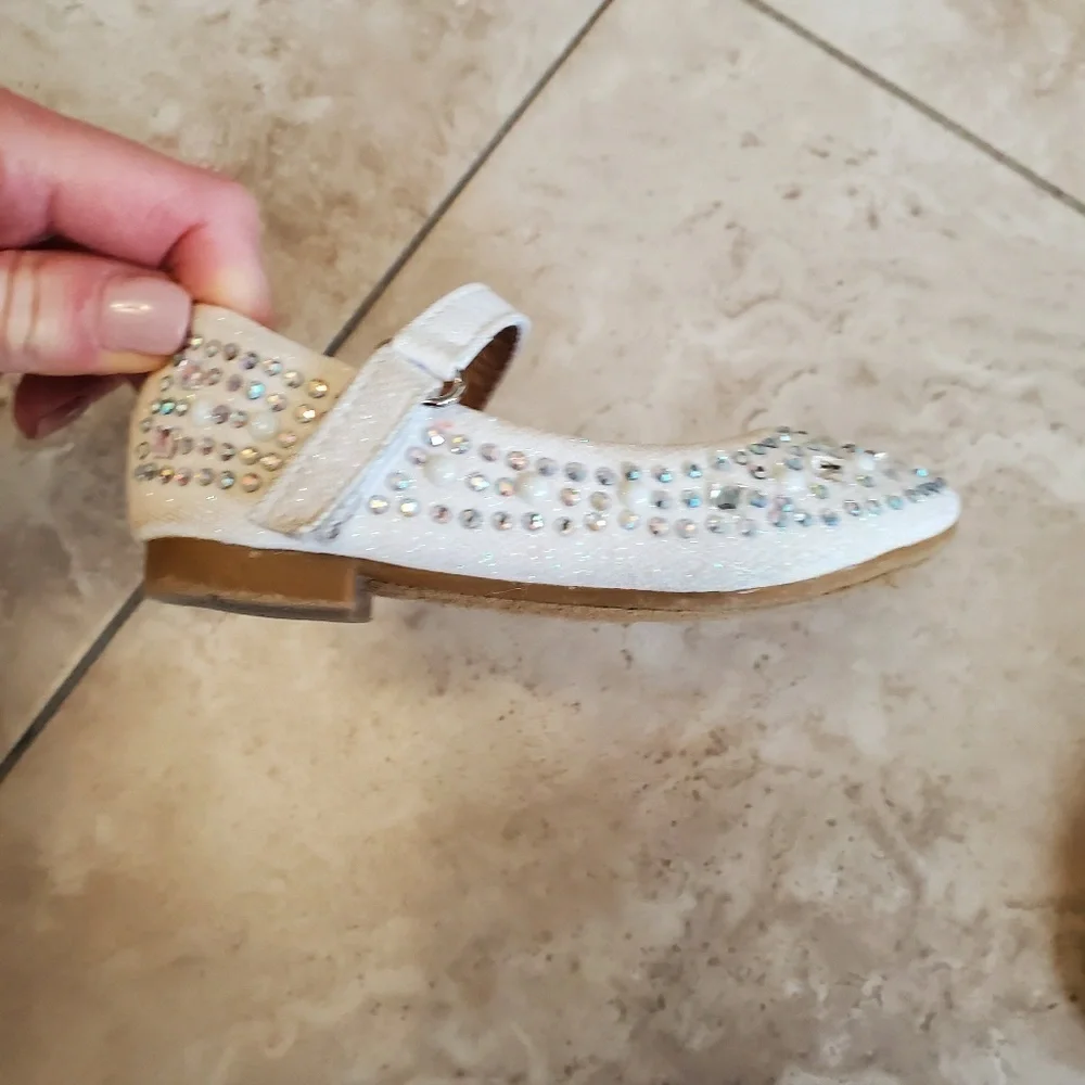 Link girl's shoes. Size 5